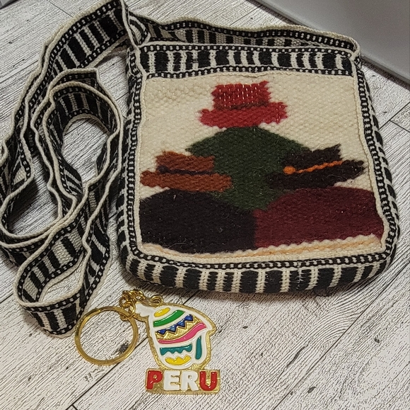 Hand Crafted Handbags - Cute Peruvian handmade purse with keychain